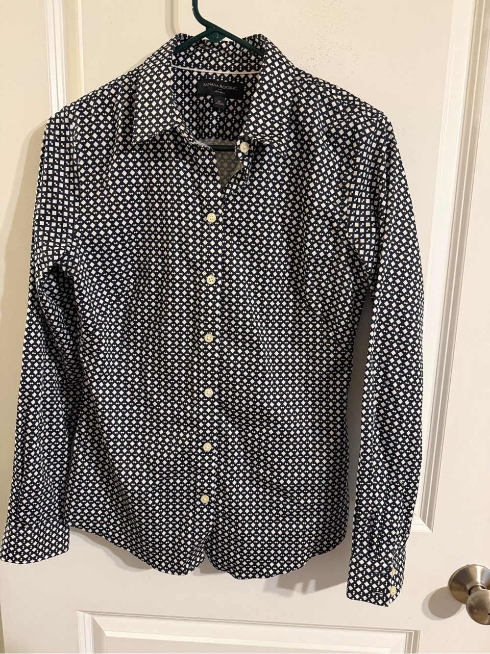 Banana Republic Women's Black Geometric Button-Up Shirt